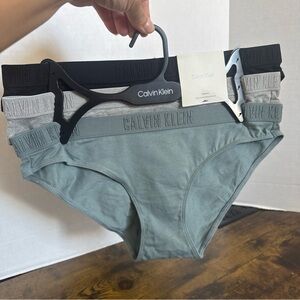 CALVIN KLEIN Panties Sz M 3 Pack QP1999X-931 Cotton MSRP$33 Multicolor NEW